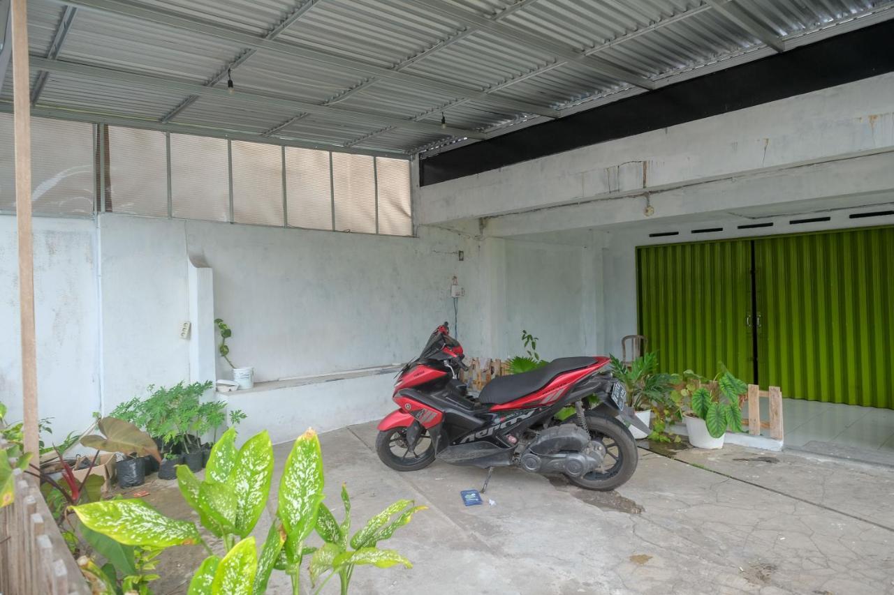 מלון Reddoorz At Lapangan Bandara Sam Ratulangi מנאדו מראה חיצוני תמונה