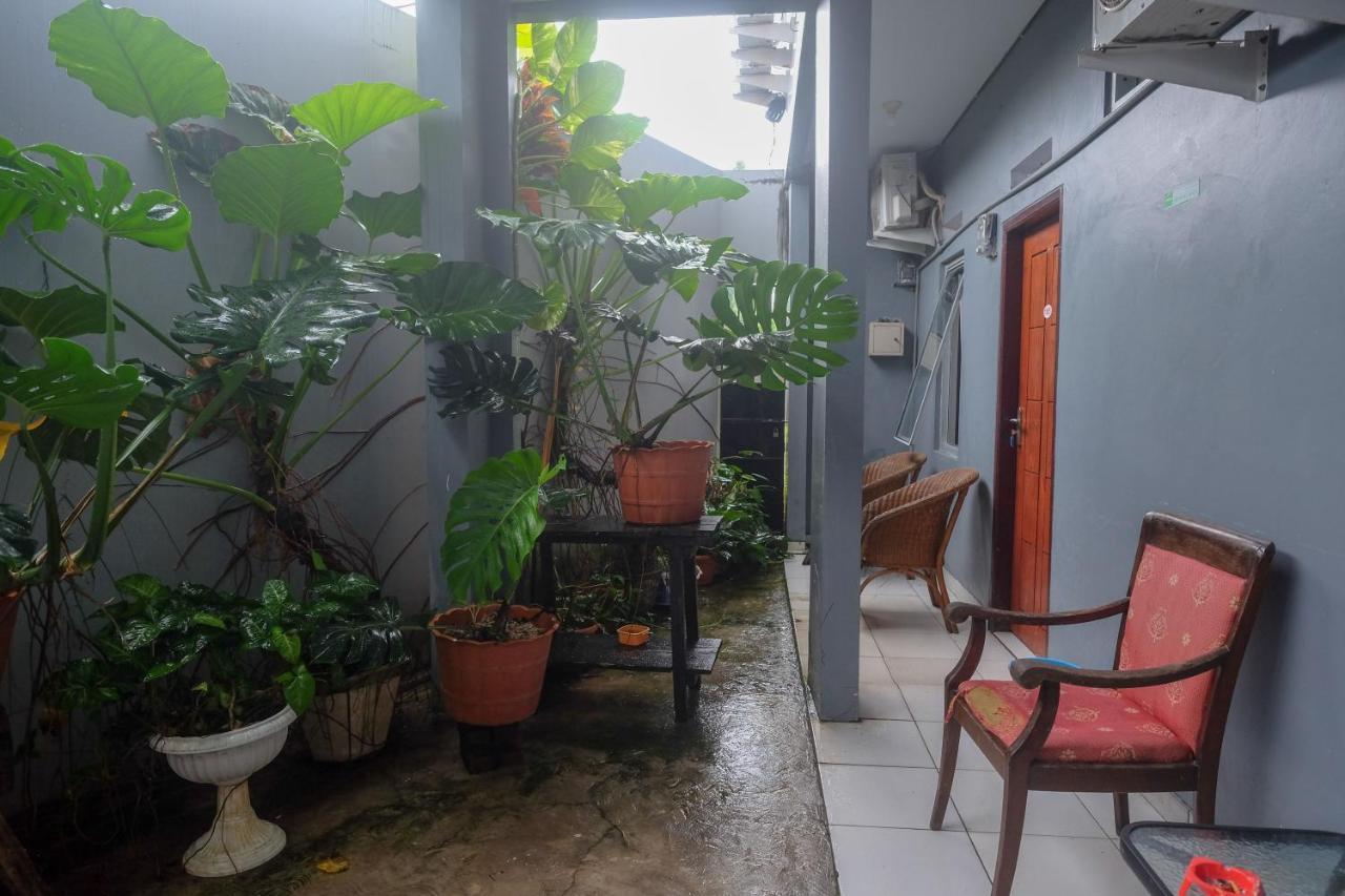 מלון Reddoorz At Lapangan Bandara Sam Ratulangi מנאדו מראה חיצוני תמונה