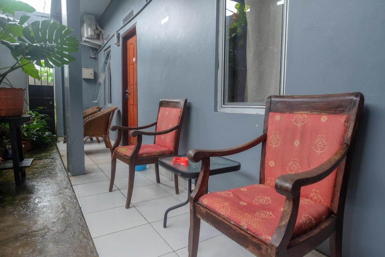 מלון Reddoorz At Lapangan Bandara Sam Ratulangi מנאדו מראה חיצוני תמונה